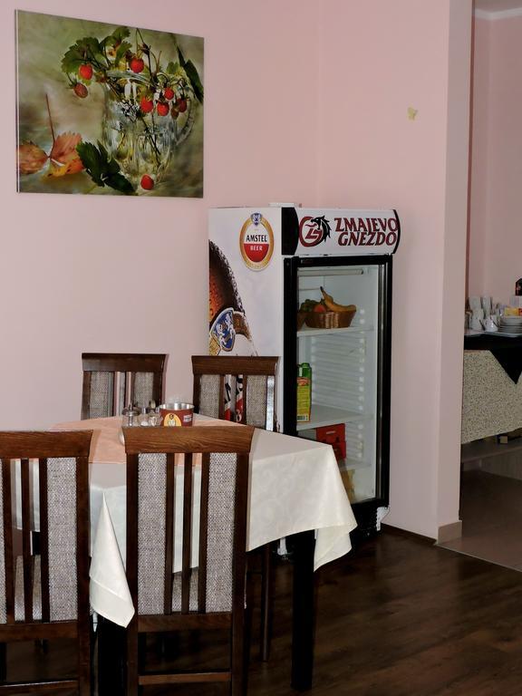 Sremska Kamenica B&B Zmajevo Gnezdo 021 מראה חיצוני תמונה