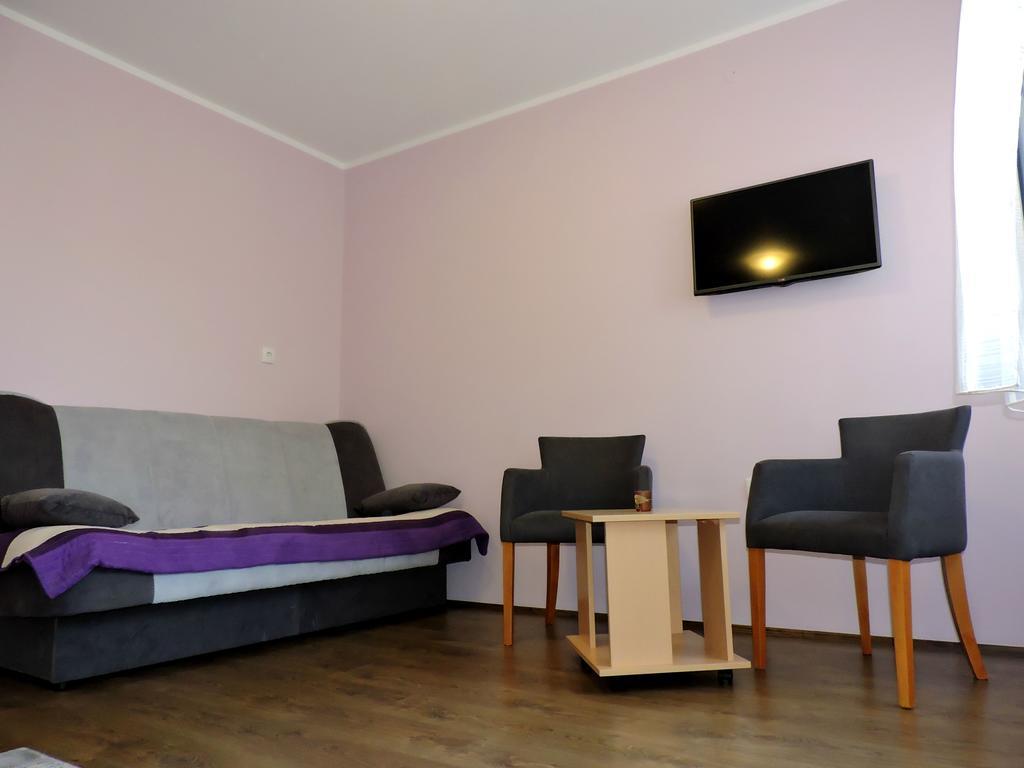 Sremska Kamenica B&B Zmajevo Gnezdo 021 חדר תמונה